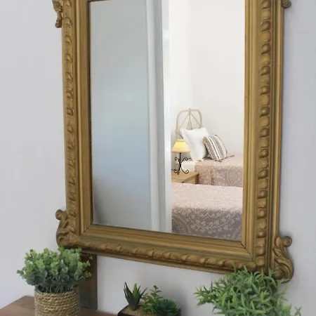 Apartment Stardust, The *