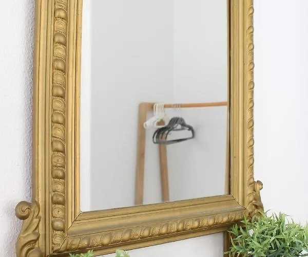 Stardust, The Lejlighed