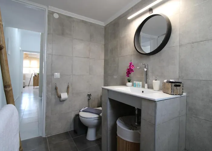 Lejlighed Stardust, The Adamantas